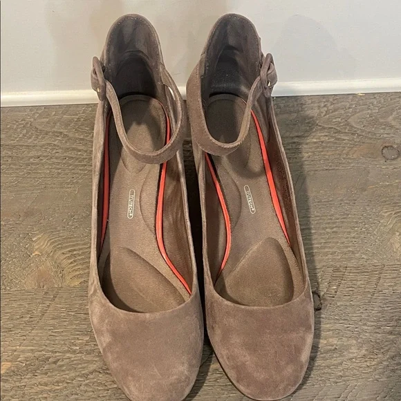 ROCKPORT Taupe suede/nubuck Novalie ankle strap pump. Comfort brand! Size 10 - Picture 3 of 8